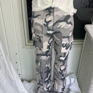 SHEIN camouflage cargo pants, four functional pockets! NWOT
